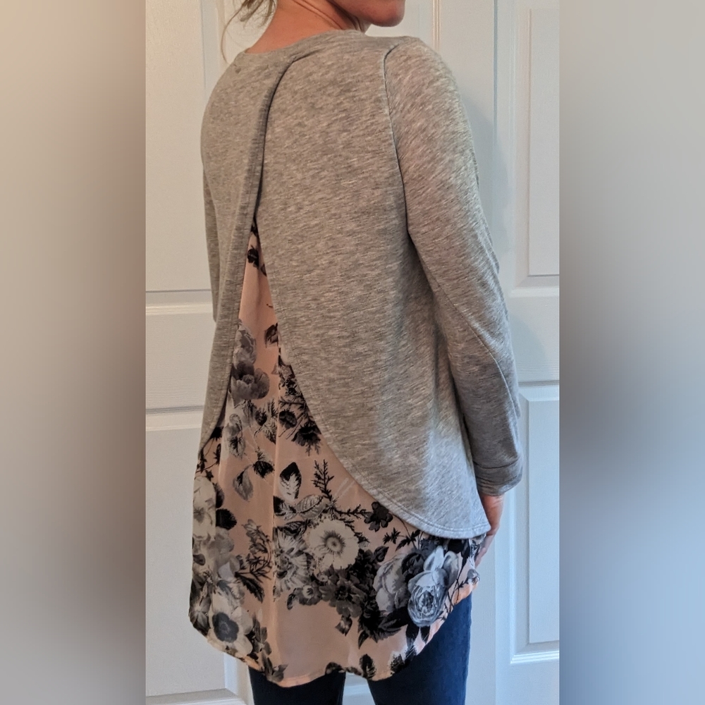 Loveappella | Lolla Woven Back Mixed Media Knit Top | Grey & Pink | S